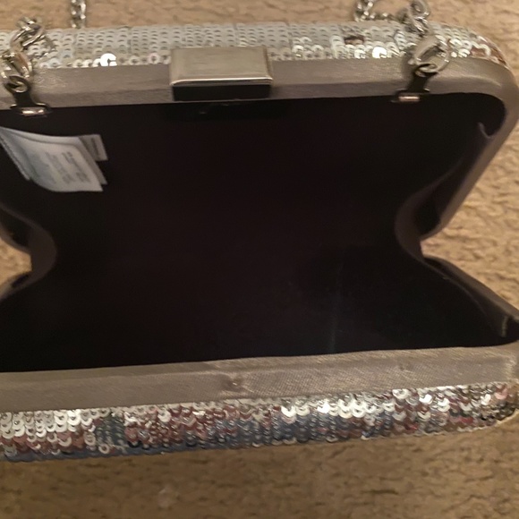 J.CREW MINAUDIÈRE CLUTCH IN SILVER SEQUIN. - Picture 5 of 6